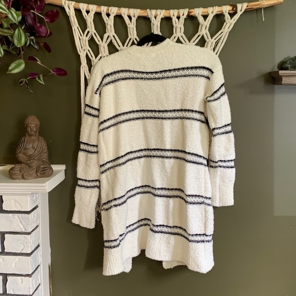 Super soft and fuzzy cardigan sweater - Picture 2 of 3